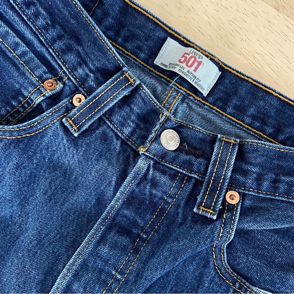 Levi’s Men’s 501 Dark Wash Denim Original Fit Bootcut Jeans Size W31 L30 - Picture 2 of 5